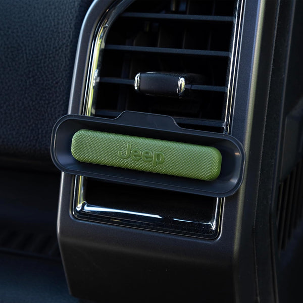 Plasticolor Jeep Logo Rectangular Vent Clip Solid Gel Air Freshener, Citrus & Musk